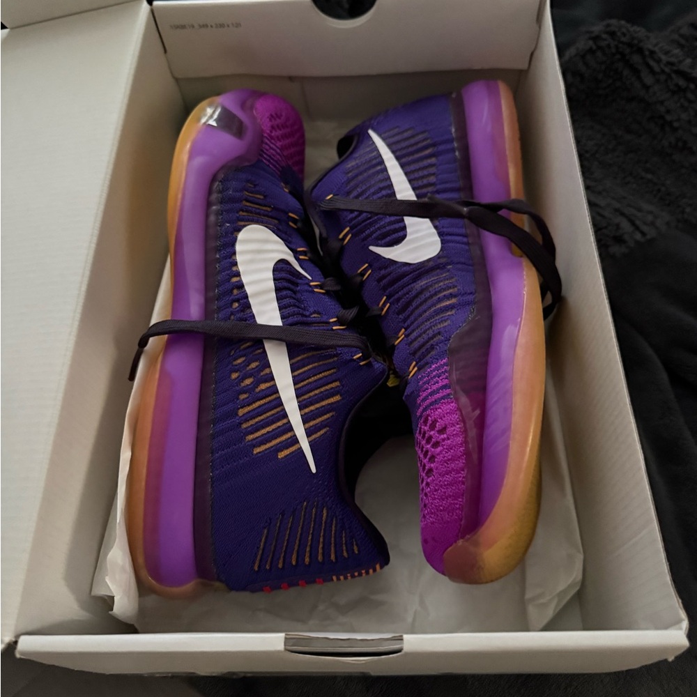 Nike Kobe shoes- Opening night, NEARLY NEW!